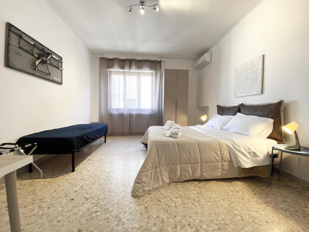 Bari Rooms Central Station Bagian luar foto