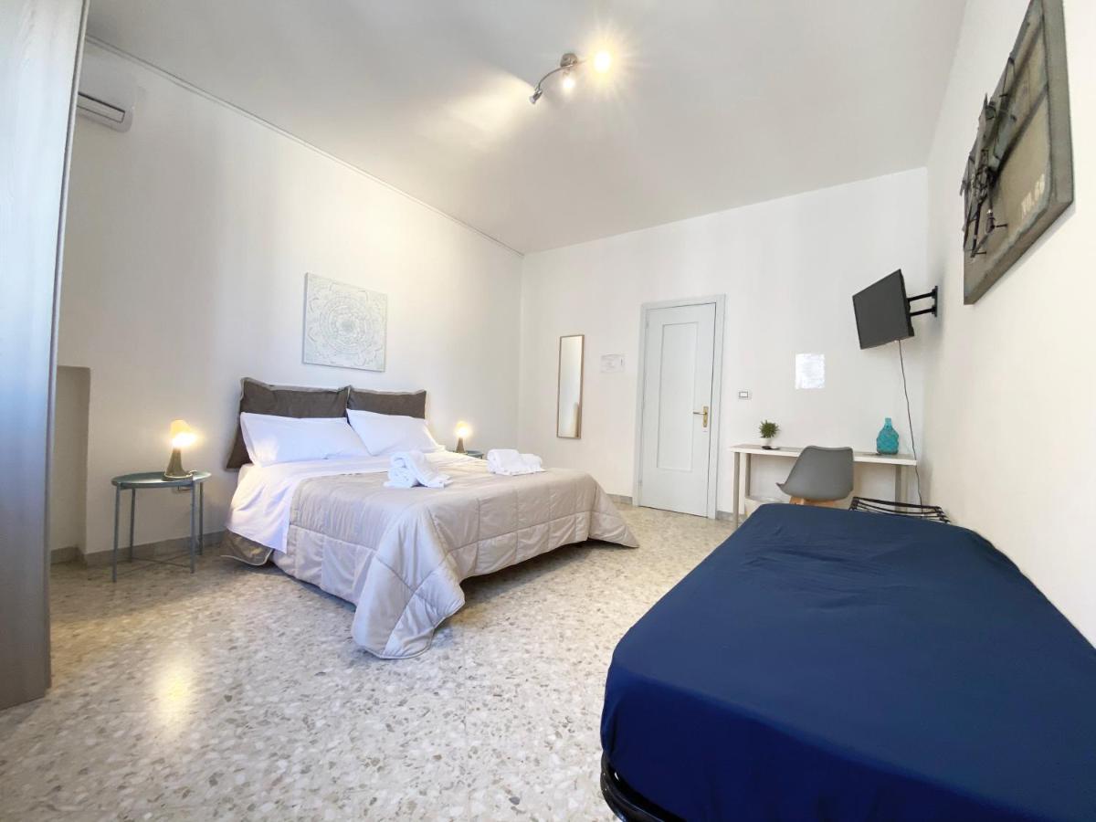 Bari Rooms Central Station Bagian luar foto