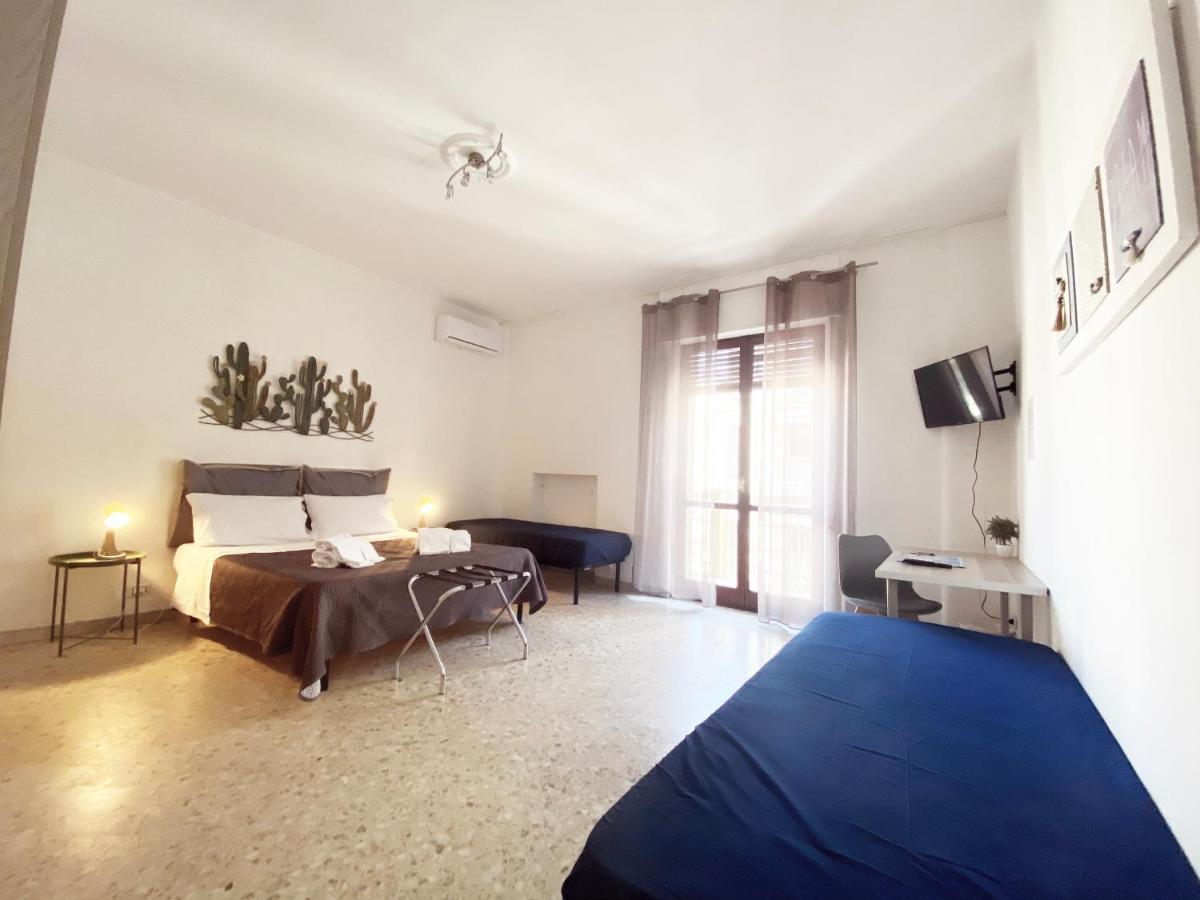 Bari Rooms Central Station Bagian luar foto